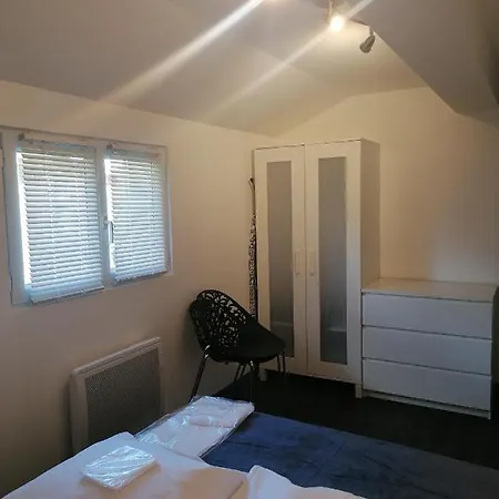 Location Maison 度假居 Réau