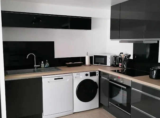 Jolie Maison Avec Jardin A Reau
